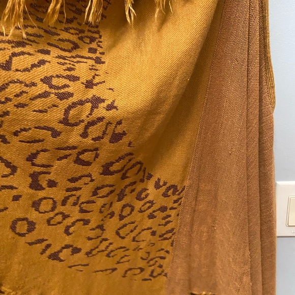 Women’s Shawl/Wrap one size - Picture 9 of 9